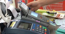 Ngân hàng đến trường mở thẻ tín dụng, sinh viên phát hoảng vì các loại phí
