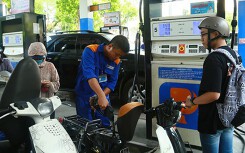 Giá xăng giảm gần 400 đồng/lít từ 15h hôm nay, ngày 1/8/2019
