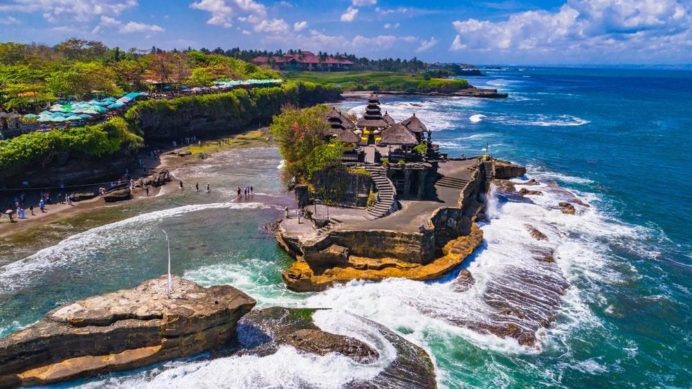 Độc đáo ngôi đền trên tảng đá, chứa loạt cổng trời giữa biển Bali - Ảnh 1. Độc đáo ngôi đền trên tảng đá, chứa loạt cổng trời giữa biển Bali - Ảnh 1.