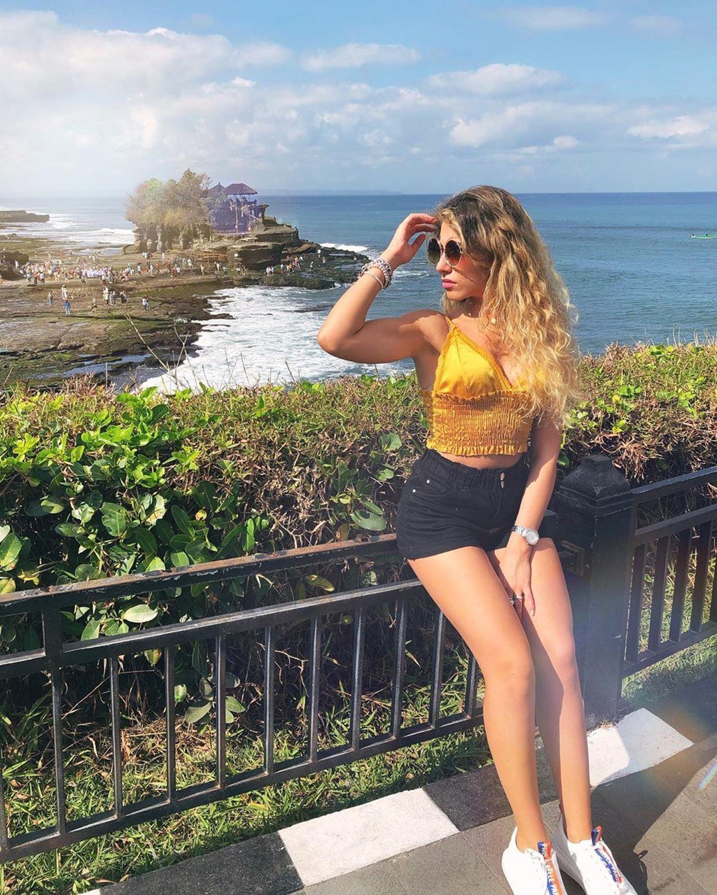 Doc dao ngoi den tren tang da, chua loat cong troi giua bien Bali hinh anh 10 Doc dao ngoi den tren tang da, chua loat cong troi giua bien Bali hinh anh 10