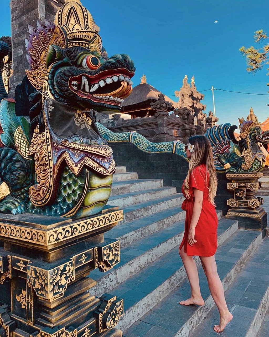 Doc dao ngoi den tren tang da, chua loat cong troi giua bien Bali hinh anh 3 Doc dao ngoi den tren tang da, chua loat cong troi giua bien Bali hinh anh 3