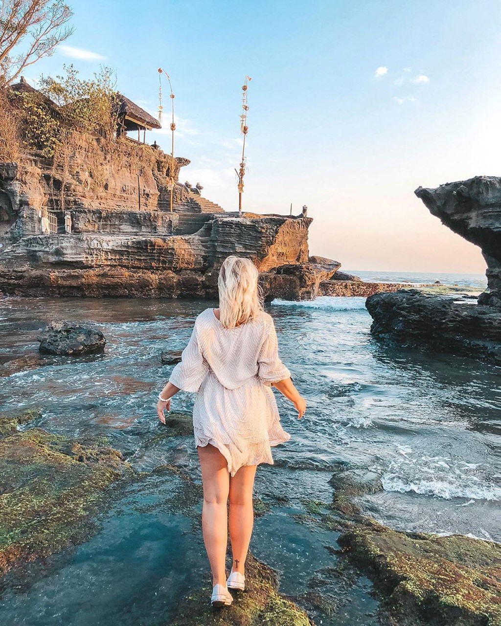 Doc dao ngoi den tren tang da, chua loat cong troi giua bien Bali hinh anh 5 Doc dao ngoi den tren tang da, chua loat cong troi giua bien Bali hinh anh 5