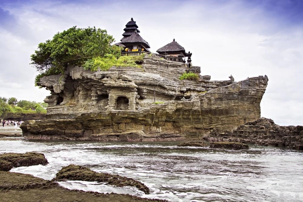 Độc đáo ngôi đền trên tảng đá, chứa loạt cổng trời giữa biển Bali - Ảnh 4. Độc đáo ngôi đền trên tảng đá, chứa loạt cổng trời giữa biển Bali - Ảnh 4.