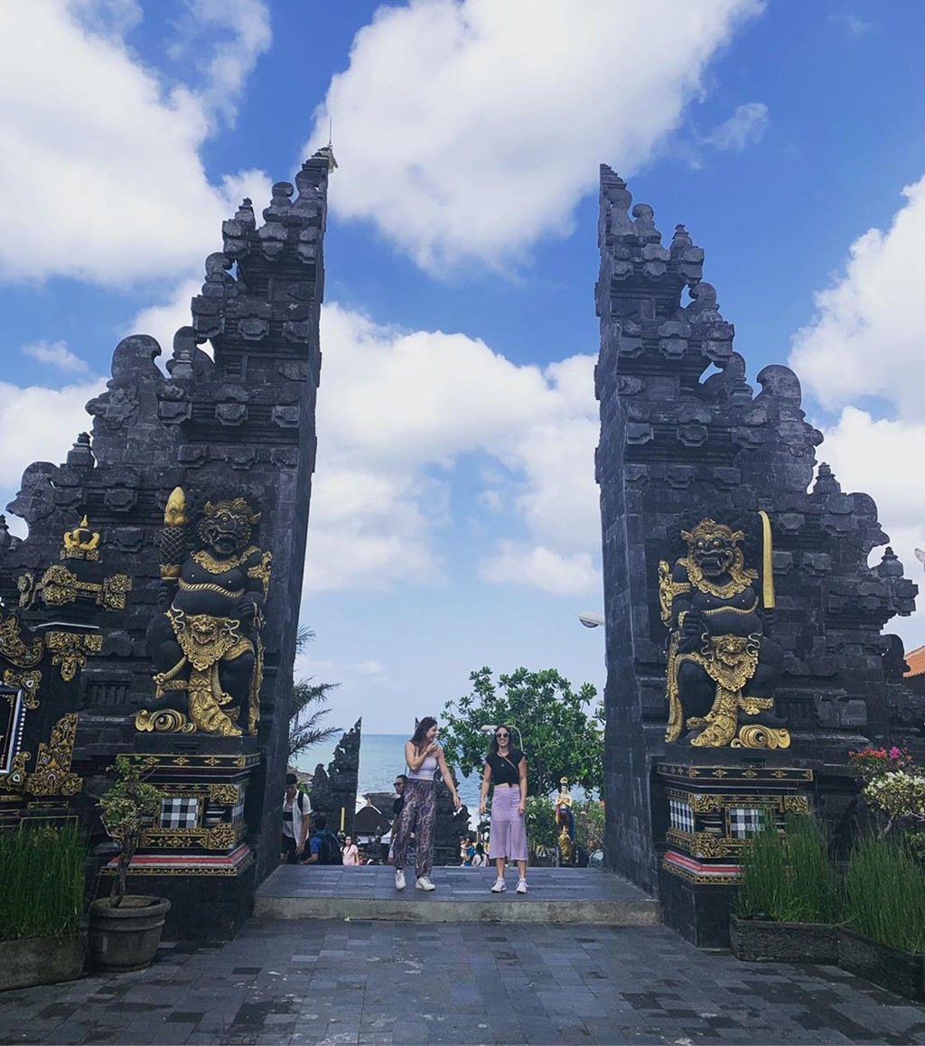 Doc dao ngoi den tren tang da, chua loat cong troi giua bien Bali hinh anh 9 Doc dao ngoi den tren tang da, chua loat cong troi giua bien Bali hinh anh 9