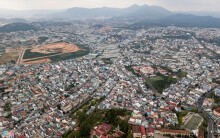 Nhà kính phủ trắng đồi khiến Đà Lạt thành sông