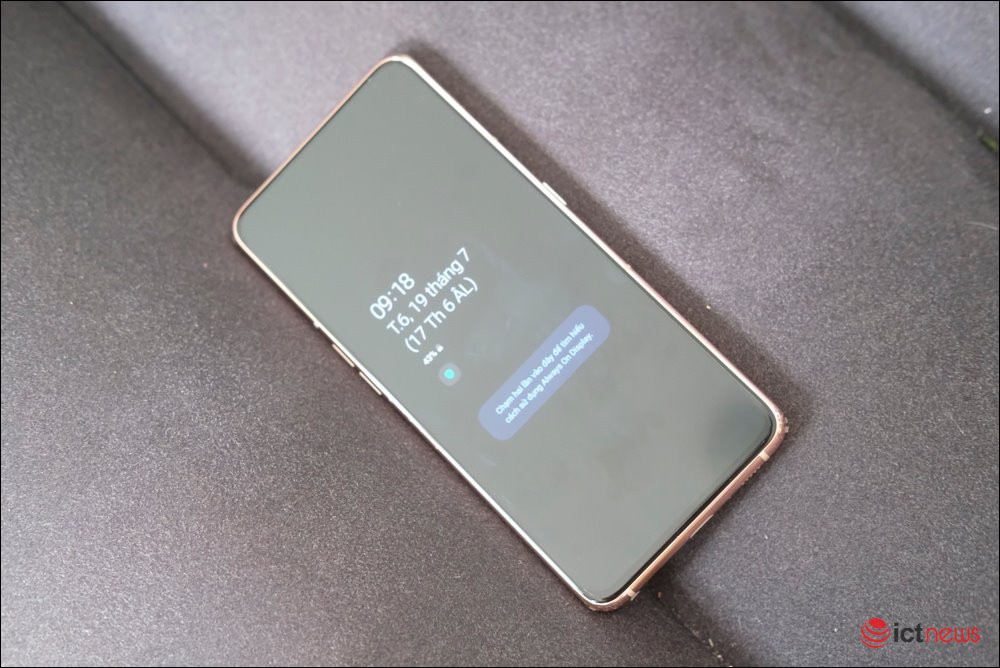 Samsung Galaxy A80: Tiên phong camera trượt xoay - Ảnh 2. Samsung Galaxy A80: Tiên phong camera trượt xoay - Ảnh 2.