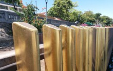 Khoảng 3.600 thanh lan can bằng đồng trên cầu gỗ lim tiền tỉ ở Huế 'bay' màu