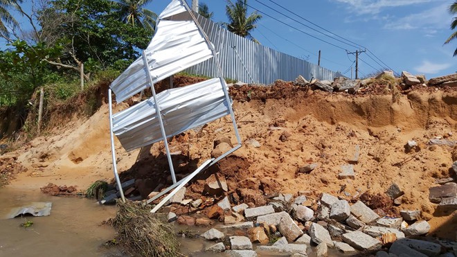 Đoạn bờ biển Phú Quốc tan hoang sau hai trận ngập lịch sử - Ảnh 5. Đoạn bờ biển Phú Quốc tan hoang sau hai trận ngập lịch sử - Ảnh 5.