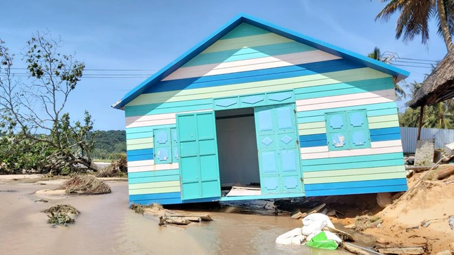 Đoạn bờ biển Phú Quốc tan hoang sau hai trận ngập lịch sử - Ảnh 7. Đoạn bờ biển Phú Quốc tan hoang sau hai trận ngập lịch sử - Ảnh 7.