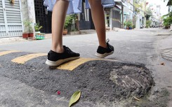 Người mẹ té xe chết nghi do gờ giảm tốc: Sở Giao thông vận tải TP HCM nói gì?