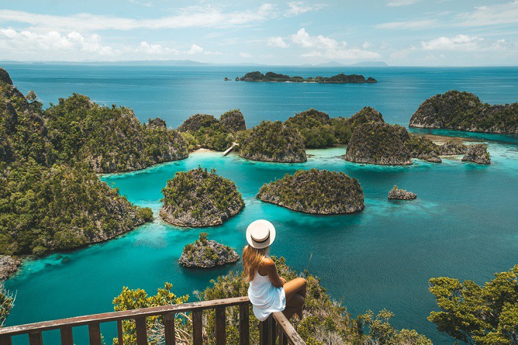 dam-minh-trong-ve-dep-hoang-so-ky-vi-cua-quan-dao-dep-nhat-indonesia dam-minh-trong-ve-dep-hoang-so-ky-vi-cua-quan-dao-dep-nhat-indonesia