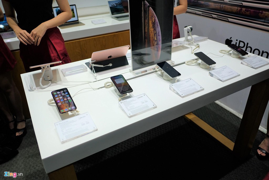 Apple tận diệt, iPhone xách tay sắp 'bay màu' tại Việt Nam? - Ảnh 1. Apple tận diệt, iPhone xách tay sắp 'bay màu' tại Việt Nam? - Ảnh 1.
