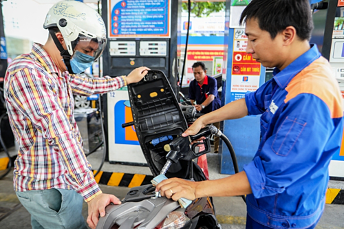 Giá xăng có thể giảm tiếp vào ngày mai - Ảnh 1. Giá xăng có thể giảm tiếp vào ngày mai - Ảnh 1.