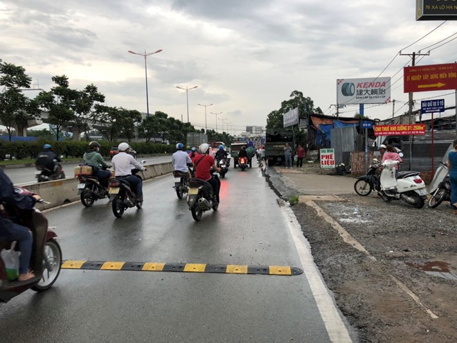 Người mẹ té xe chết nghi do gờ giảm tốc: Sở Giao thông vận tải TP HCM nói gì? - Ảnh 2. Người mẹ té xe chết nghi do gờ giảm tốc: Sở Giao thông vận tải TP HCM nói gì? - Ảnh 2.