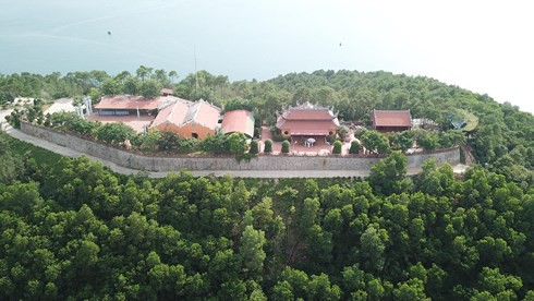Lại thêm một công trình 'khủng' ngang nhiên xây dựng trái phép trên vịnh Bái Tử Long - Ảnh 2. Lại thêm một công trình 'khủng' ngang nhiên xây dựng trái phép trên vịnh Bái Tử Long - Ảnh 2.