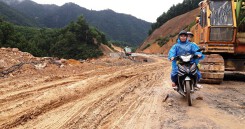 Vướng giải tỏa 11,5 km đường, trả lãi vay 66 triệu USD mỗi năm