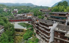 Dạo một vòng quanh Phù Dung - cổ trấn ngàn năm 'treo' trên thác