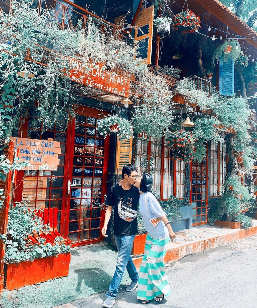 San lung 7 mat tien 'song ao' mien phi hut gioi tre o TP.HCM hinh anh 4 
