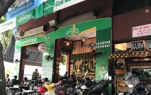 Grab mở cửa hàng thức ăn, 'phủ xanh' phố ẩm thực sầm uất bậc nhất Sài Gòn?