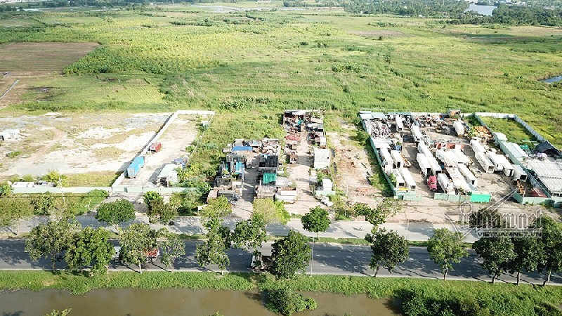 Dự án khu công nghiệp 'treo' gần 20 năm giờ vẫn hoang phế, cỏ mọc um tùm - Ảnh 1.