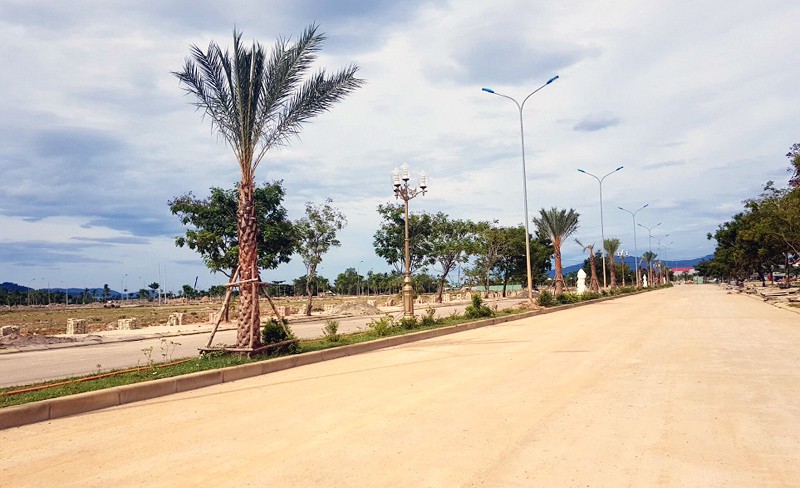 Cơn sốt ‘điêu tàn’ Đà Nẵng, tiền tỷ chôn cứng đại gia tháo chạy - Ảnh 2. Cơn sốt ‘điêu tàn’ Đà Nẵng, tiền tỷ chôn cứng đại gia tháo chạy - Ảnh 2.