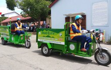 Huế thí điểm thu gom rác thải sinh hoạt bằng xe điện 3 bánh