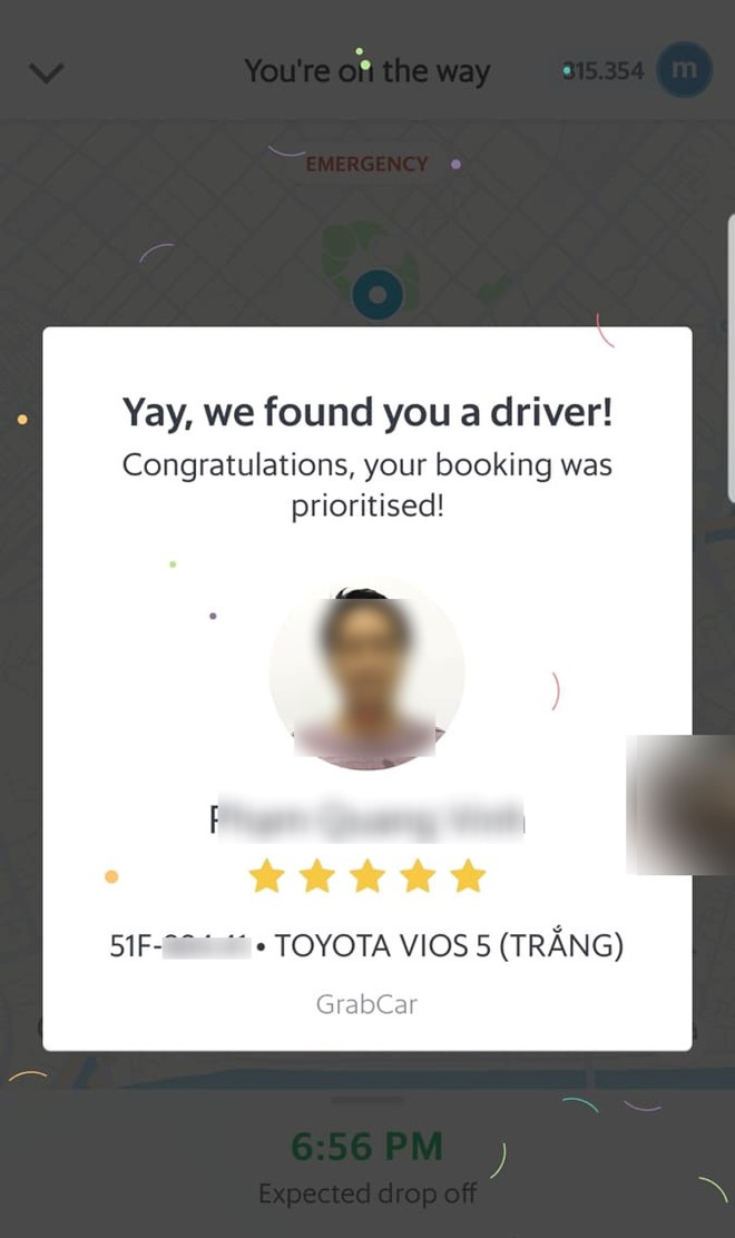 Chê cước thấp, tài xế Grabcar lạnh lùng bỏ phụ nữ và 3 đứa trẻ giữa đường trời mưa - Ảnh 1. Chê cước thấp, tài xế Grabcar lạnh lùng bỏ phụ nữ và 3 đứa trẻ giữa đường trời mưa - Ảnh 1.
