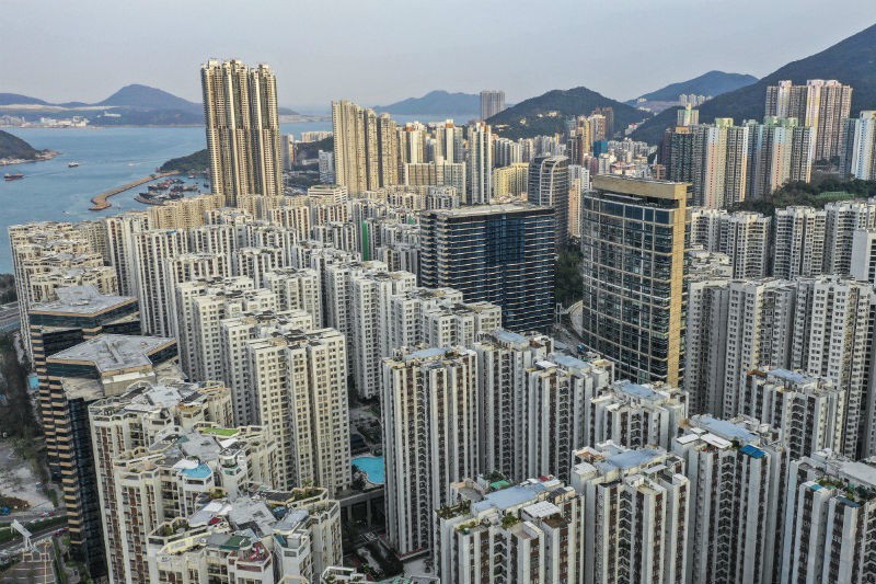 Cơn địa chấn Hong Kong, người dân hoảng loạn gom tiền mặt - Ảnh 2. Cơn địa chấn Hong Kong, người dân hoảng loạn gom tiền mặt - Ảnh 2.