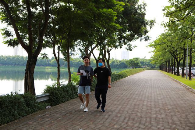 Hà Nội: Cá chết hàng loạt bốc mùi nồng nặc ở hồ Yên Sở - Ảnh 7. Hà Nội: Cá chết hàng loạt bốc mùi nồng nặc ở hồ Yên Sở - Ảnh 7.