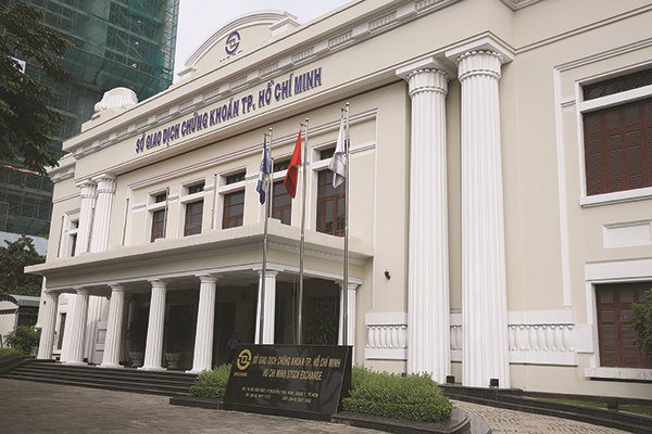 Hai nửa 'sáng tối' mùa báo cáo kết quả kinh doanh - Ảnh 1.