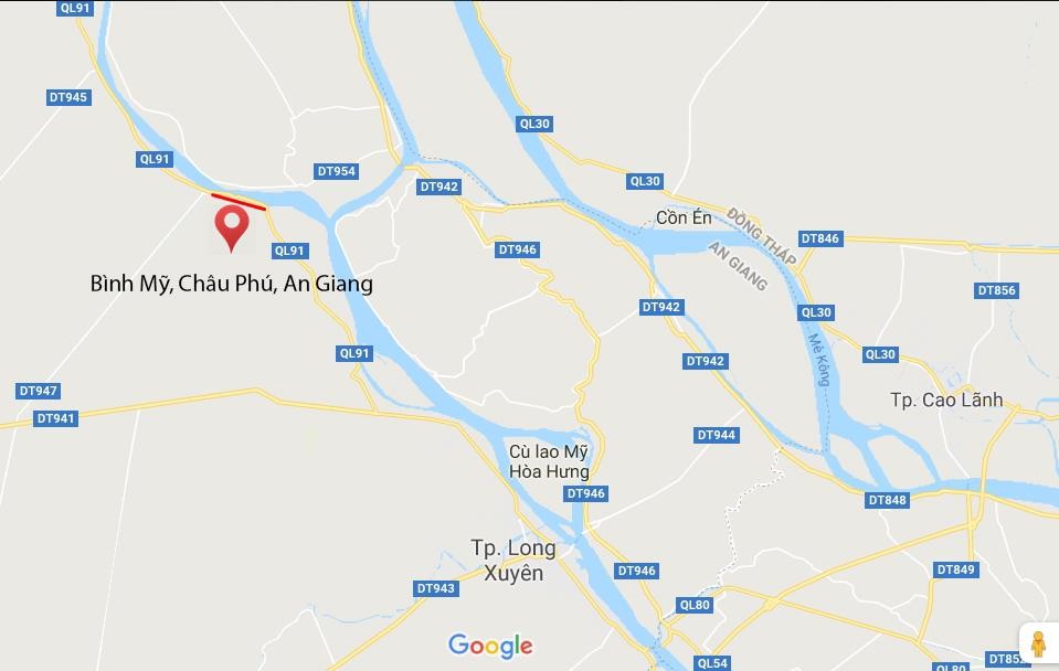 Hàng chục nghìn bao cát đổ xuống sông Hậu, cứu quốc lộ 91 - Ảnh 14.