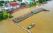 Hàng chục nghìn bao cát đổ xuống sông Hậu, cứu quốc lộ 91