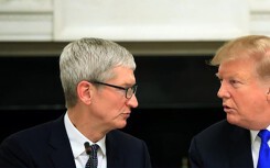 Vì sao CEO Apple 'khóc' với tổng thống Mỹ để được như Samsung?