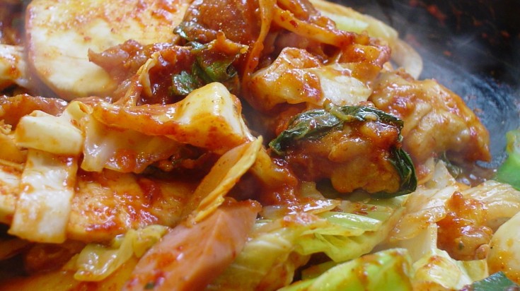 seoul-street-food-dakgalbi-1533292801-735X412 seoul-street-food-dakgalbi-1533292801-735X412