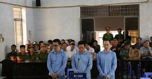 Kí hồ sơ vay giùm, 45 nông dân bị ngân hàng đòi hàng trăm tỉ đồng