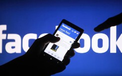 Facebook dự định thuê các nhà báo kì cựu quản lí thông tin