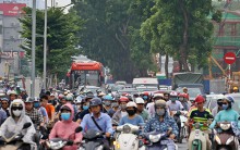 Giao thông hỗn loạn vì rào chắn, phân luồng đường Phạm Văn Đồng