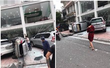 Toyota Vios bất ngờ húc tung cửa kính showroom, 'bay' từ tầng 2 xuống đất