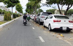 Nhà ở xã hội ở Đà Nẵng: Ô tô đậu đầy xung quanh nhà ở thu nhập thấp khiến dân nghi ngờ không đúng đối tượng