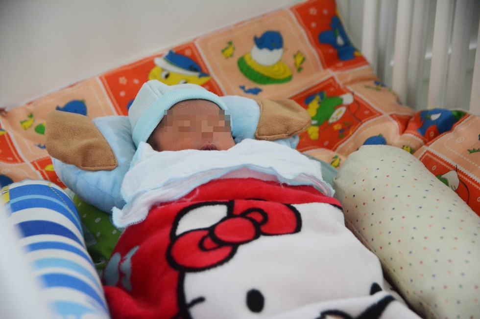 Người đàn ông độc thân 'nhặt' gần trăm đứa con từ nghĩa trang, bãi rác, lề đường - Ảnh 2.