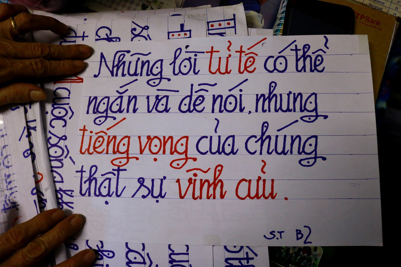 Ông bảo vệ ở Sài Gòn và 'gia tài' danh ngôn độc đáo nơi tầng hầm - Ảnh 10.