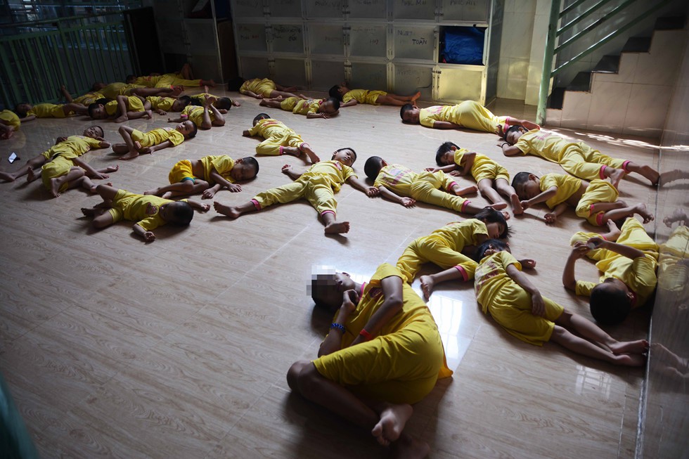 Người đàn ông độc thân 'nhặt' gần trăm đứa con từ nghĩa trang, bãi rác, lề đường - Ảnh 13.