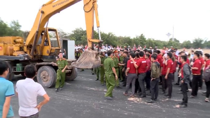 Công an làm việc với khách hàng của Alibaba - Ảnh 1. Công an làm việc với khách hàng của Alibaba - Ảnh 1.