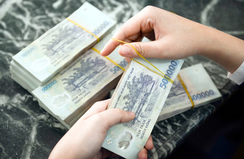 Rút tiền tỉ tiết kiệm gửi đại gia, cái bẫy ẩn sau lời 'đường mật' - Ảnh 2. Rút tiền tỉ tiết kiệm gửi đại gia, cái bẫy ẩn sau lời 'đường mật' - Ảnh 2.