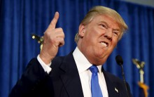 Tổng thống Trump tăng thuế 30% lên hàng hóa Trung Quốc, yêu cầu các công ty Mỹ lập tức ngừng làm ăn với Trung Quốc