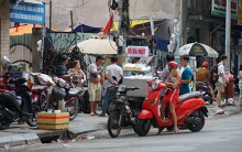 TP HCM tăng cường tuần tra, xử lí phương tiện lưu thông trên vỉa hè