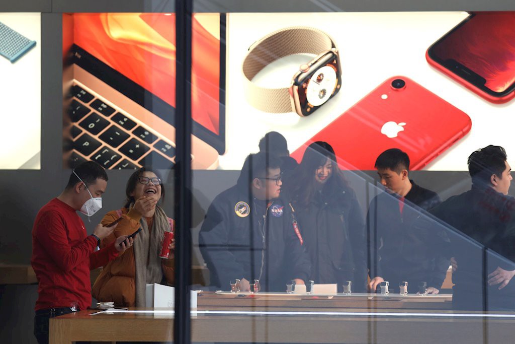Trump có thể làm gì để ép các doanh nghiệp như Apple, Boeing rời Trung Quốc? - Ảnh 1. Trump có thể làm gì để ép các doanh nghiệp như Apple, Boeing rời Trung Quốc? - Ảnh 1.