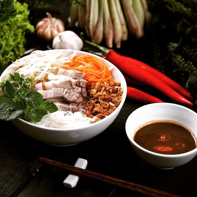 Lễ 2/9 ngại đi chơi xa, đến ngay những quán ăn ngon và thưởng thức món ăn vặt nổi tiếng xứ Huế - Ảnh 13. Lễ 2/9 ngại đi chơi xa, đến ngay những quán ăn ngon và thưởng thức món ăn vặt nổi tiếng xứ Huế - Ảnh 13.
