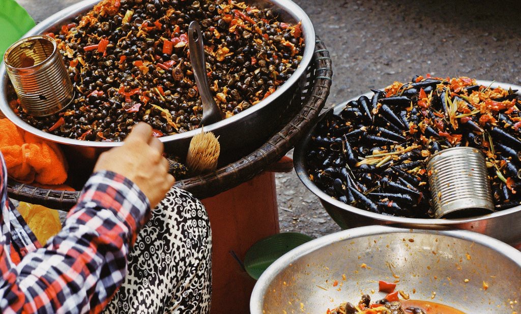 Lễ 2/9 ngại đi chơi xa, đến ngay những quán ăn ngon và thưởng thức món ăn vặt nổi tiếng xứ Huế - Ảnh 19. Lễ 2/9 ngại đi chơi xa, đến ngay những quán ăn ngon và thưởng thức món ăn vặt nổi tiếng xứ Huế - Ảnh 19.
