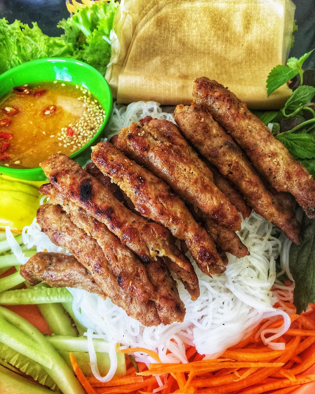 Lễ 2/9 ngại đi chơi xa, đến ngay những quán ăn ngon và thưởng thức món ăn vặt nổi tiếng xứ Huế - Ảnh 4. Lễ 2/9 ngại đi chơi xa, đến ngay những quán ăn ngon và thưởng thức món ăn vặt nổi tiếng xứ Huế - Ảnh 4.